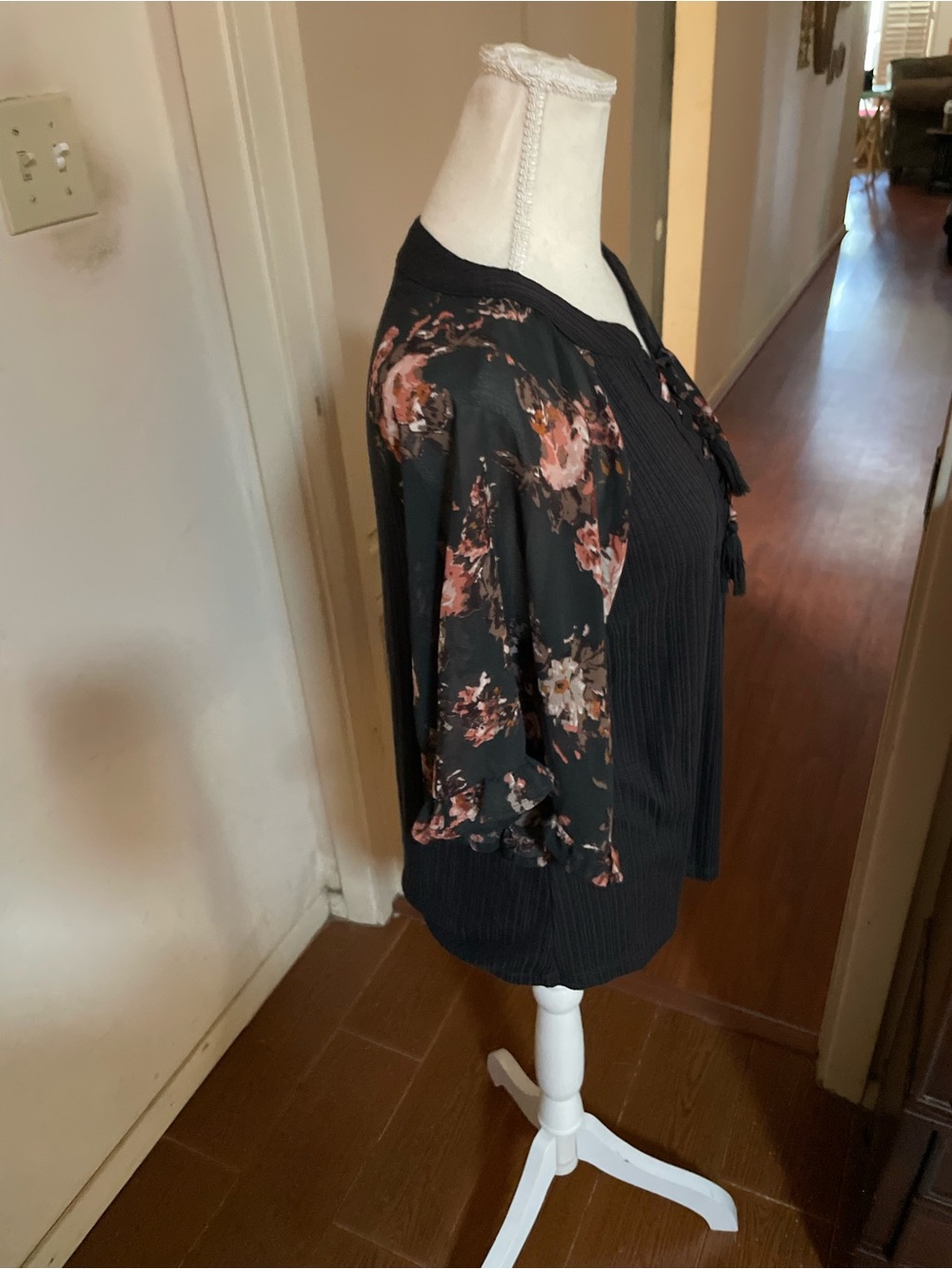 Maurices gray quarter sleeve Tshirt ribbed MEDIUM ruffle floral chiffon tassel - Picture 6 of 14